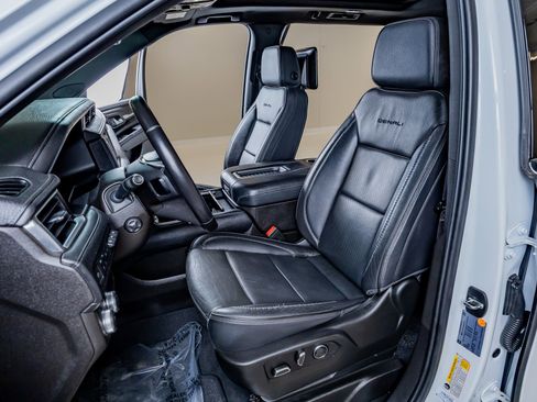 Used 2021 GMC Yukon XL Denali w/ Denali Premium Package AWD/4WD image 31