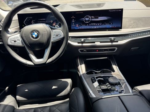 Used 2025 BMW X7 xDrive40i w/ Premium Package AWD/4WD image 15