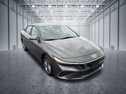 Used 2024 Hyundai Elantra SEL FWD image 7