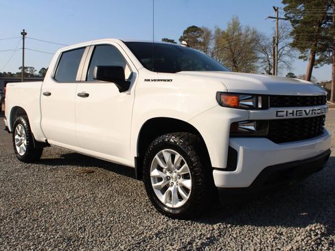 Used 2020 Chevrolet Silverado 1500 Custom w/ Custom Value Package image 6