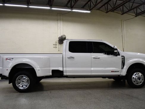 Used 2023 Ford F450 Limited w/ FX4 Off-Road Package AWD/4WD image 4