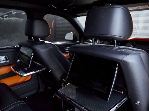 Used 2022 Rolls-Royce Cullinan Black Badge w/ Dark Exterior Package image 41