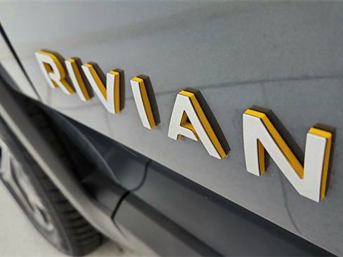 Used 2024 Rivian R1S Adventure image 17