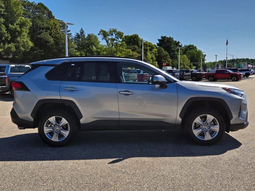 Used 2025 Toyota RAV4 XLE AWD/4WD image 7