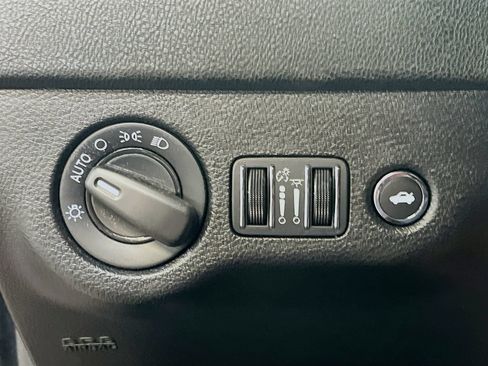 Used 2023 Dodge Charger SXT RWD image 10