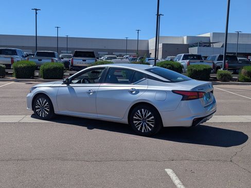 Used 2024 Nissan Altima 2.5 SV image 3