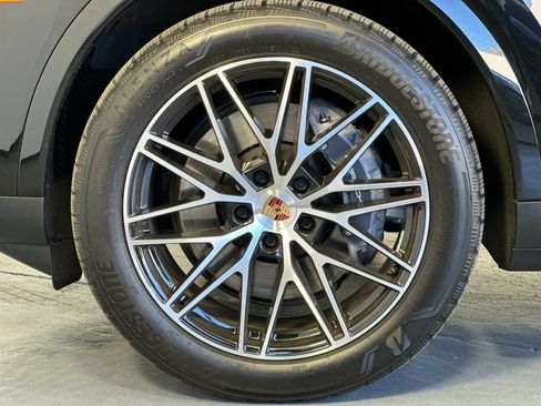 Certified 2026 Porsche Cayenne AWD/4WD image 34