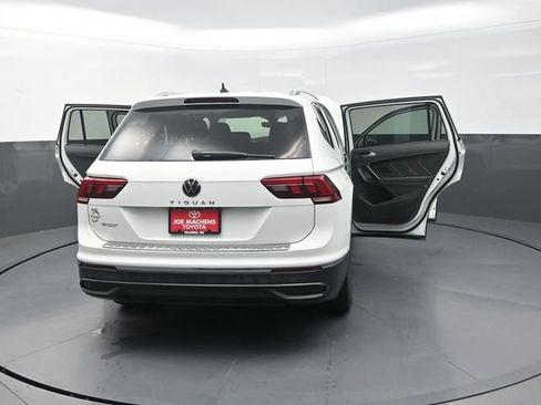 Used 2022 Volkswagen Tiguan SE w/ Panoramic Sunroof Package FWD image 44