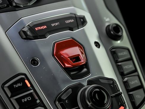 Used 2016 Lamborghini Aventador LP 700-4 image 33