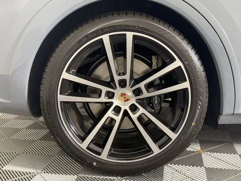 New 2026 Porsche Cayenne GTS image 13