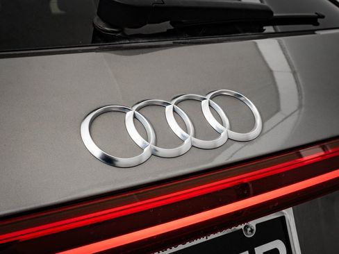 Used 2021 Audi e-tron Premium Plus w/ Premium Plus Package image 9