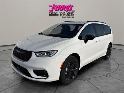 New 2026 Chrysler Pacifica Limited w/ S Appearance Package