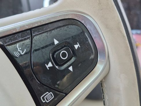 Used 2023 Volvo XC90 B5 Core AWD/4WD image 13