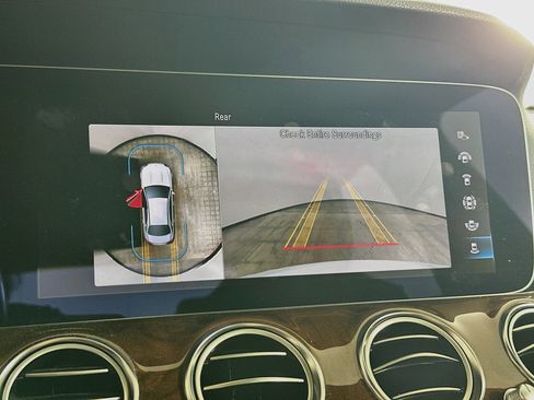 Used 2023 Mercedes-Benz E 350 4MATIC Sedan image 23