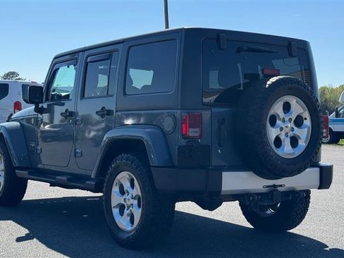 Used 2015 Jeep Wrangler Unlimited Sahara image 11