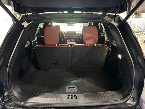 Used 2025 Lincoln Aviator Reserve AWD/4WD image 9