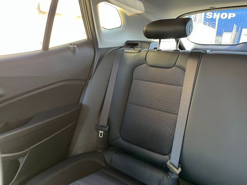 Used 2025 Chevrolet Trax LT image 38