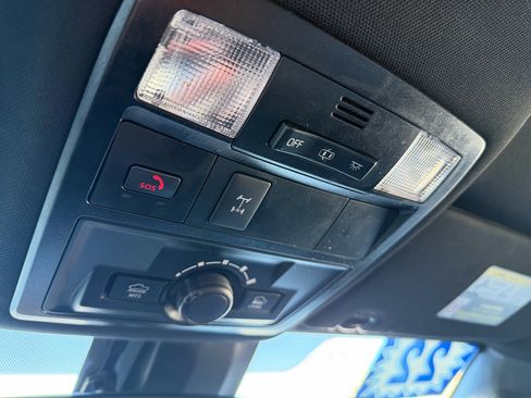 Used 2022 Toyota Tacoma TRD Off-Road image 19