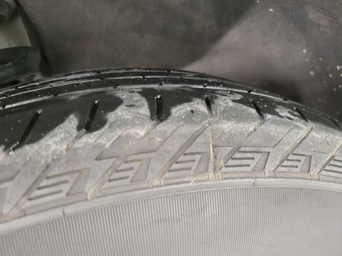 Certified 2023 GMC Acadia SLE w/ Driver Convenience Package image 4