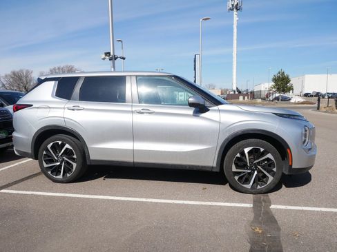 Used 2024 Mitsubishi Outlander 4WD Plug-In Hybrid image 4