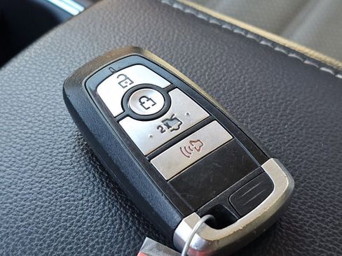 Used 2019 Ford Fusion SE image 33