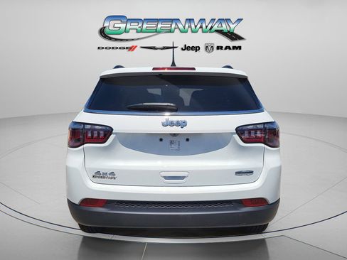 Used 2024 Jeep Compass Latitude AWD/4WD image 2