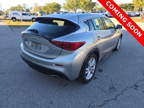Used 2018 INFINITI QX30 image 5