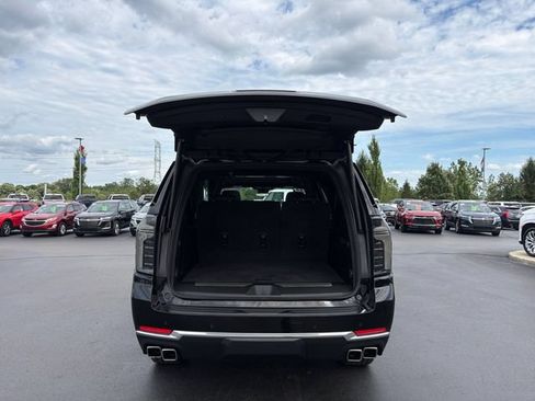 Used 2025 Chevrolet Suburban High Country w/ Sun And Tow Package AWD/4WD image 18