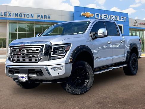 Used 2021 Nissan Titan SL w/ Moonroof Package image 2