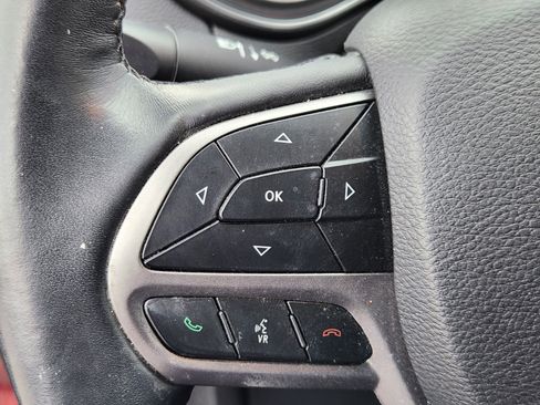 Used 2019 Jeep Cherokee Limited image 22