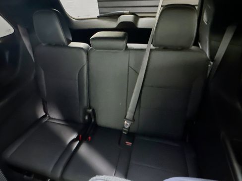 Used 2025 Chevrolet Traverse LT FWD image 27