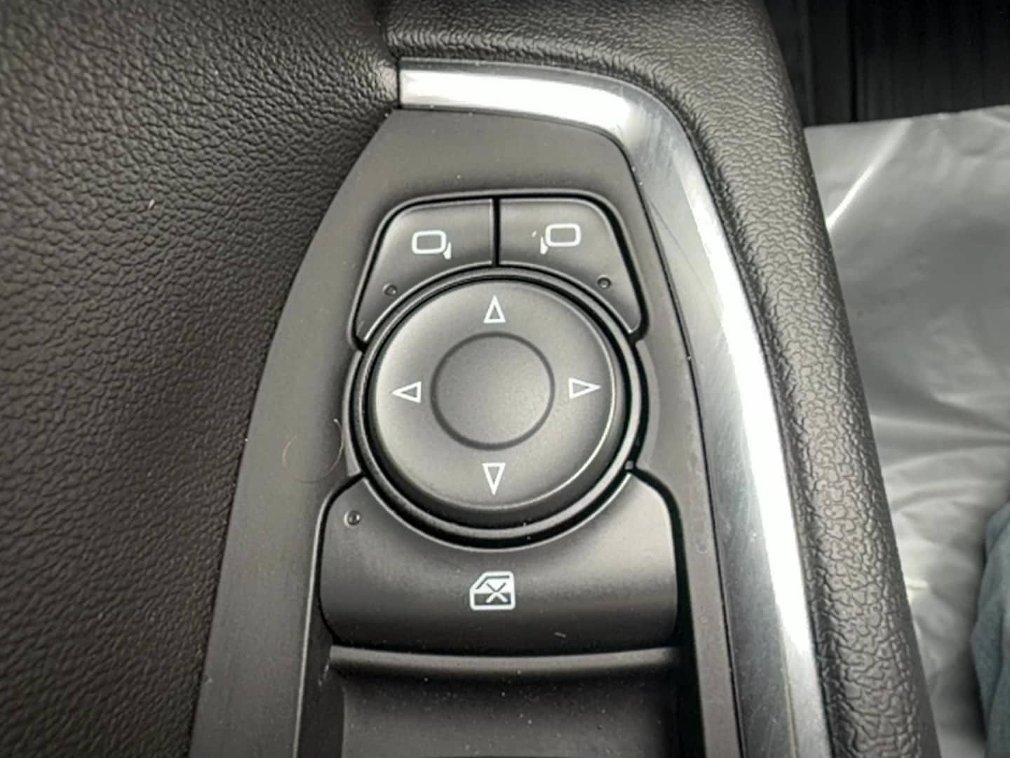 Used 2023 Chevrolet Silverado 1500 LT AWD/4WD image 20