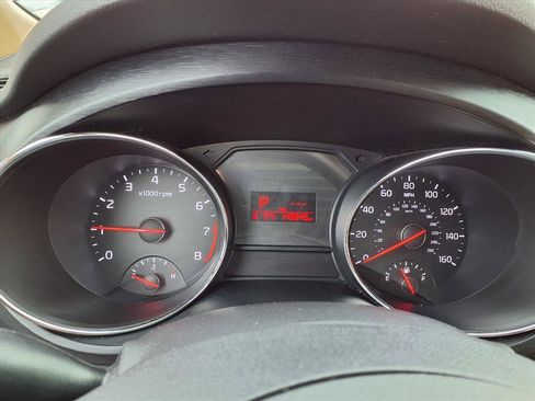 Used 2016 Kia Sedona LX w/ Option Group 020 FWD image 15