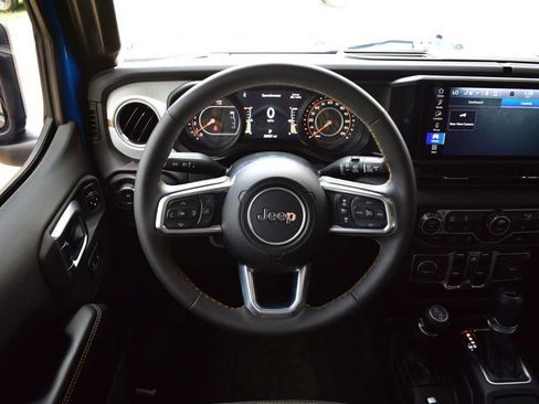 Used 2024 Jeep Wrangler Unlimited Sahara AWD/4WD image 44