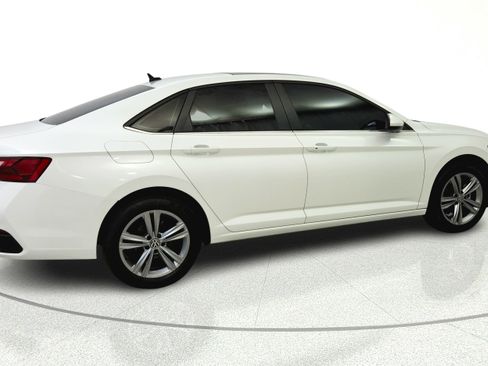 Used 2022 Volkswagen Jetta SE w/ Panoramic Sunroof Package FWD image 7