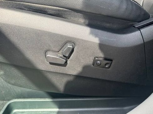 Used 2013 Chrysler Town & Country Touring-L w/ Driver Convenience Group FWD image 12