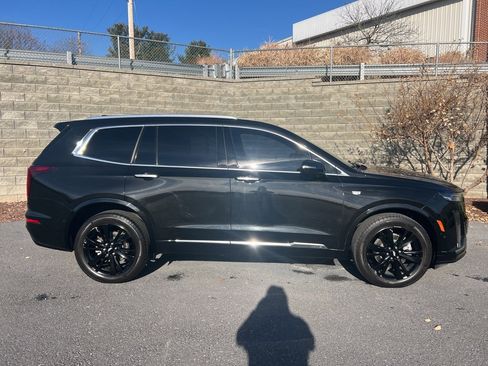 Used 2023 Cadillac XT6 Premium Luxury w/ Technology Package image 3