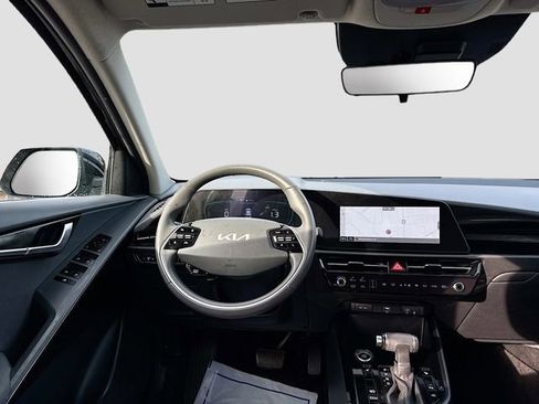 Used 2023 Kia Niro EX image 25