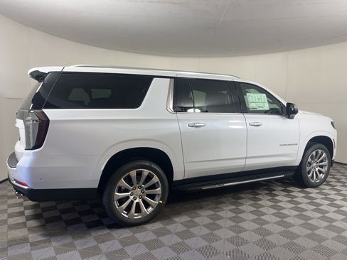 New 2026 Chevrolet Suburban Premier image 3