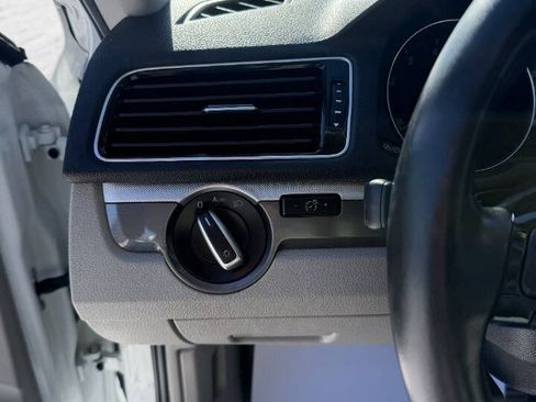 Used 2018 Volkswagen Passat 2.0T S image 20