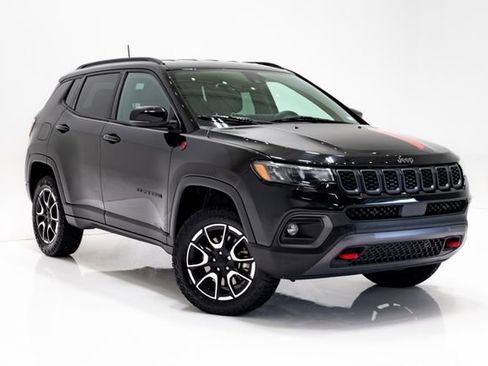 Certified 2024 Jeep Compass Trailhawk AWD/4WD image 7