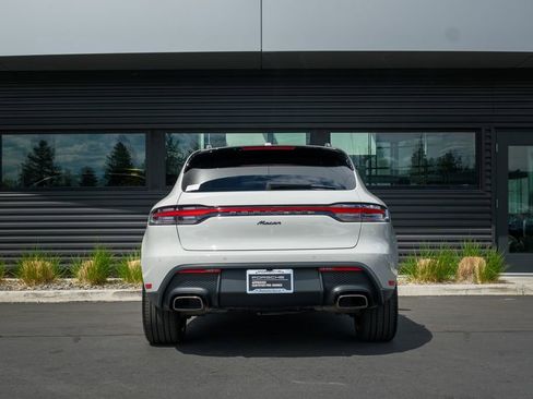 Used 2025 Porsche Macan AWD/4WD image 6