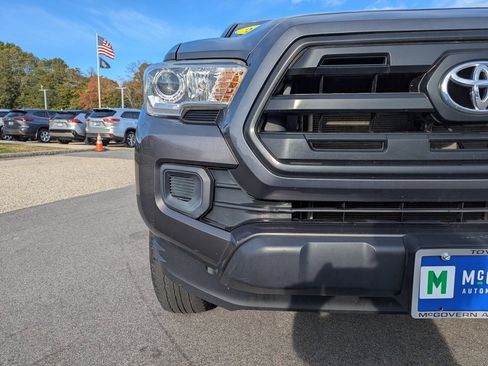 Used 2017 Toyota Tacoma SR image 9