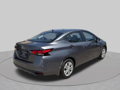 Used 2021 Nissan Versa S FWD image 5