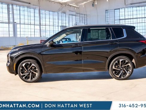 Used 2022 Mitsubishi Outlander SEL image 2