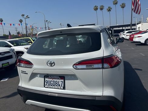 Used 2025 Toyota Corolla Cross L image 9