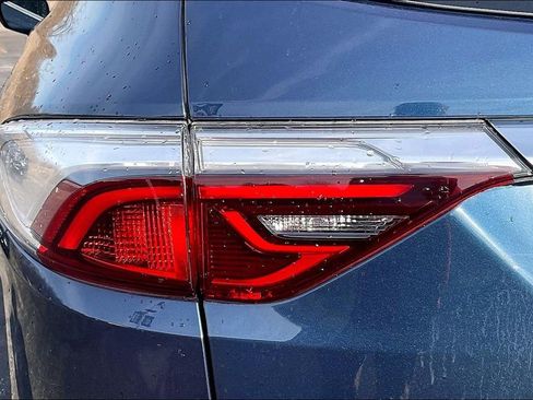 Used 2023 Buick Enclave Essence image 26