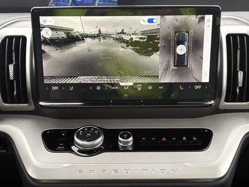 New 2025 Ford Expedition Active image 34