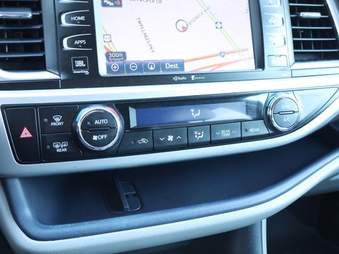 Used 2015 Toyota Highlander Limited Platinum image 26