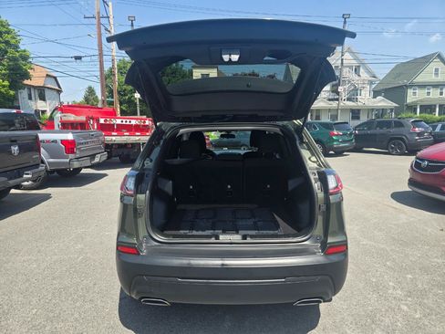 Used 2019 Jeep Cherokee Latitude w/ Popular Appearance Group AWD/4WD image 17